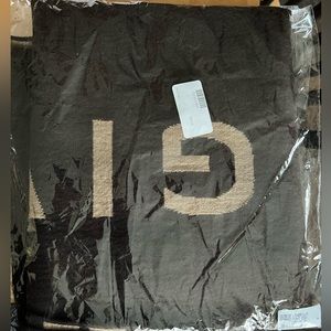 NWT Givenchy 4G double sided scarf